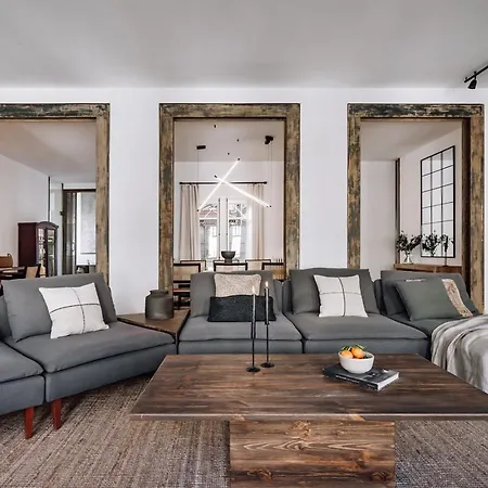 Zuheros - 2 Bedrooms In Eixample Dreta Apartment Barcelona