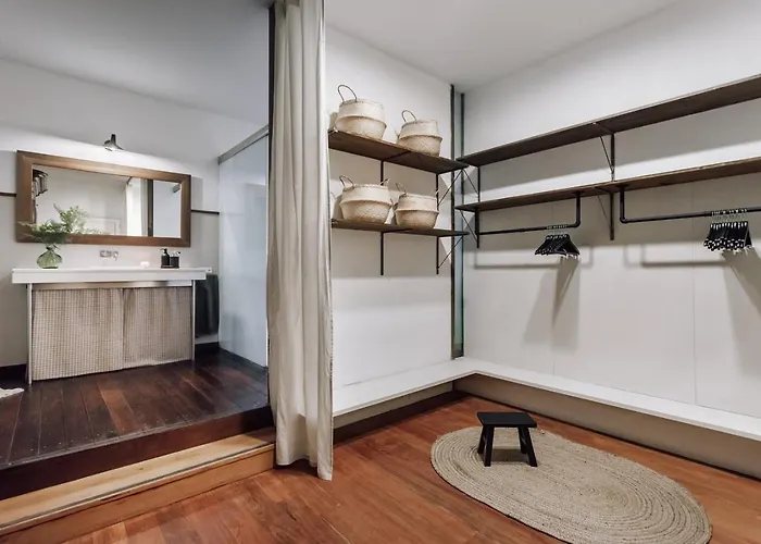 Apartment Zuheros - 2 Bedrooms In Eixample Dreta Barcelona
