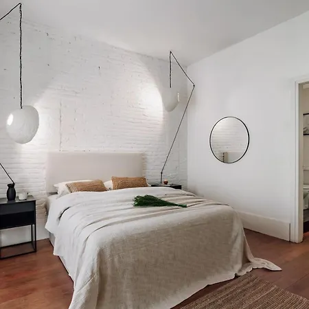 Daire Zuheros - 2 Bedrooms In Eixample Dreta Barselona