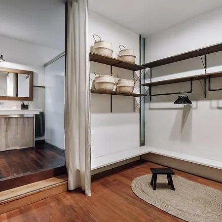 Daire Zuheros - 2 Bedrooms In Eixample Dreta Barselona